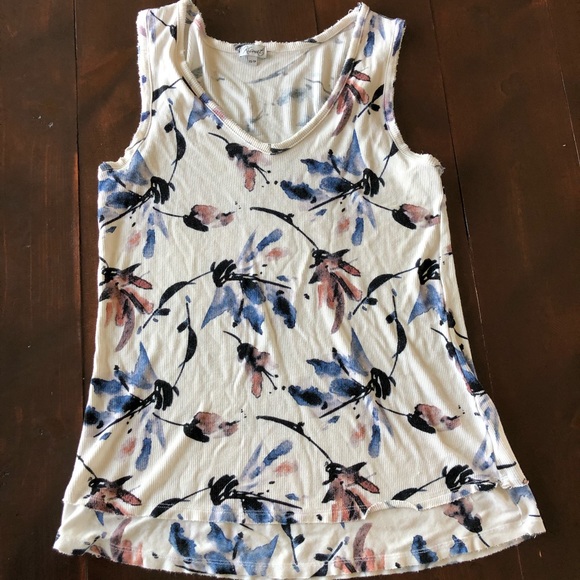 🌷White Floral Kismet Tank with Ripped Detail 🤍 - Picture 3 of 5